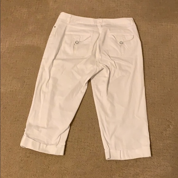 Chico’s White Capris Jeans - Picture 2 of 3
